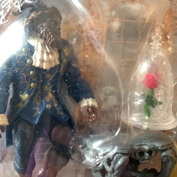 Disney live action Beauty and the Beast - Enchanted Rose Scene - new - Picture 3 of 4